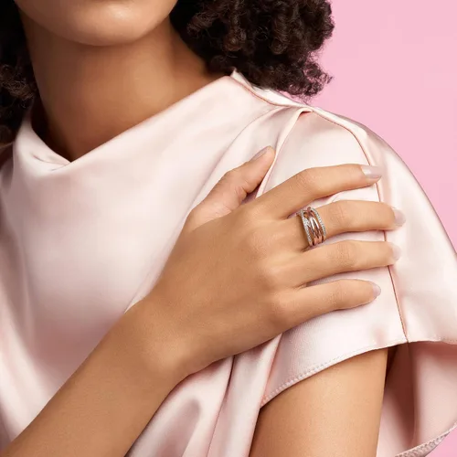 Vista 3 de PANDORA Anillo de circonita cúbica entrecruzada en rosa, Metal, Zirconia cúbica