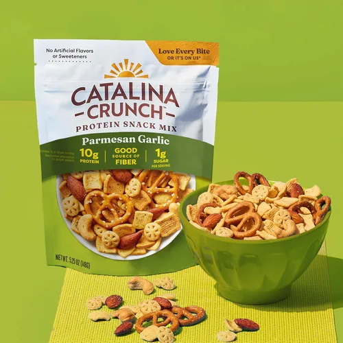 Vista 6 de Catalina Crunch Mezcla de bocadillos proteicos, ajo parmesano, bolsa