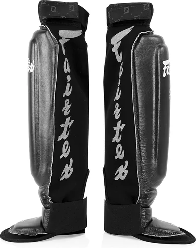 Vista 3 de Fairtex Espinilleras SP6 Muay Thai para hombres, mujeres y niños Espinilleras hechas con material de neopreno y son de primera calidad, ligeras