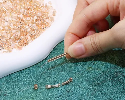 Vista 2 de Cuentas de Manualidades Mixtas 1000Pcs/20g Cuentas de Tubo de Semilla de Vidrio Bugle de 1.5-4.5mm Cuentas Espaciadoras Pequeñas Sueltas para Hacer