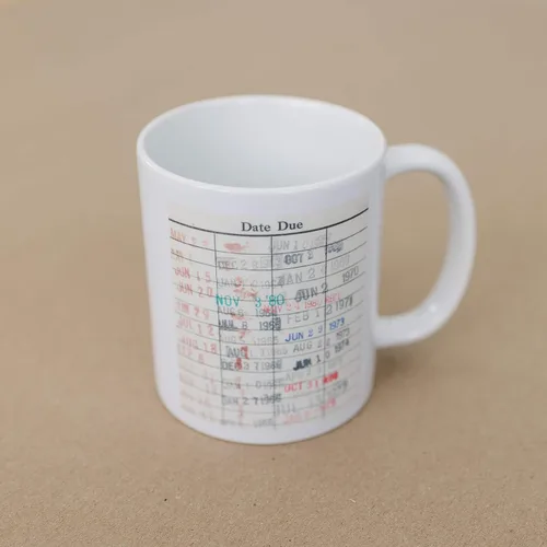 Vista 8 de Joyful Moose Taza de café con tarjeta de fecha de vencimiento de la biblioteca, regalo para lectores, bibliotecarios