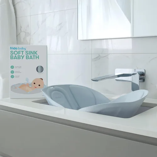 Vista 2 de Frida Baby Bañera de Fregadero Suave, Bañera de Fregadero, Bañera Fácil de Limpiar que Sostiene la Cabeza del Bebé
