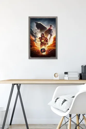 Vista 6 de Trends International DC Comics Movie The Flash - Póster de pared de una hoja, 14.725 x 22.375 pulgadas, versión enmarcada de madera de granero