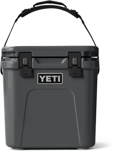 Vista 9 de YETI Roadie 24 2.0 - Enfriador duro con correa de hombro DoubleDuty y tapón de drenaje Carbón