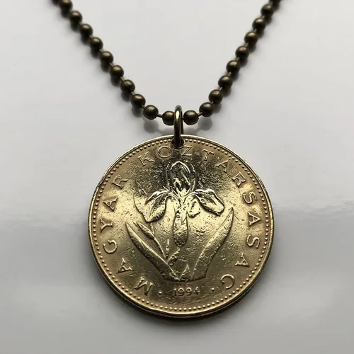 Vista 2 de 1994 Hungary Magyar 20 Forint coin pendant jewelry Hungarian iris flower Budapest Debrecen Szeged Miskolc Pécs Gyr Óbuda Tolna Matyó Hollók
