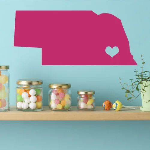 Vista 6 de Nebraska State Decal - Cornhusker State Vinyl Wall Art - Silhouette with Lincoln (Capital City) Marked with Heart