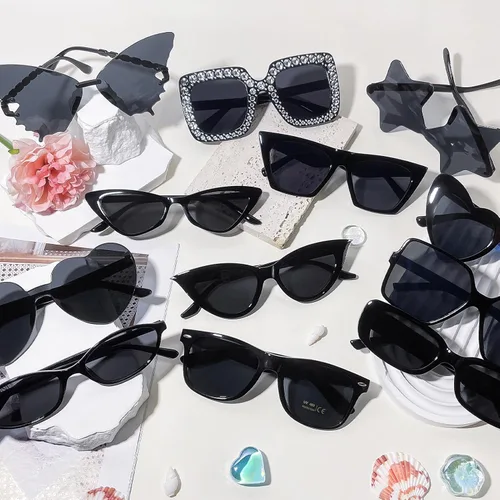 Vista 3 de Pibupibu Paquete de 12 lentes de sol de fiesta de estilo mixto para mujeres y hombres, juego de lentes retro Funky Y2K