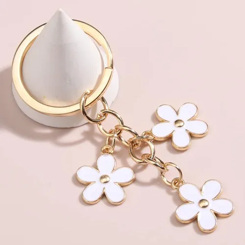 Vista 3 de Fuqimanman2020 Llavero con dijes de flores, esmaltado, bonito llavero de margarita para mujeres y niñas, regalos para bolsos, accesorios
