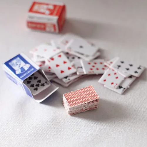 Vista 2 de Accesorios de decoración de casa de muñecas, adorno de casa de muñecas 1:12, juego de mini cartas con 2 cajas
