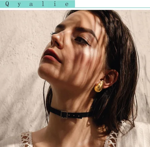 Vista 2 de Qyalie Aretes de aro de oro grueso para mujer, aretes de lágrima de moda, grandes, gruesos, ligeros, chapados en oro de 18 quilates, joyería