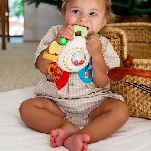 Vista 4 de HABA Mordedor Cuddly Rainbow Round - Juguete de actividad suave con elementos de sonajero y dentición, multicolor