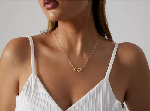 Vista 4 de CAROVO Delicado collar de flor de loto para mujer, chapado en oro de 18 quilates, minimalista, perno de rayo, circonita cúbica, colgante de cruz