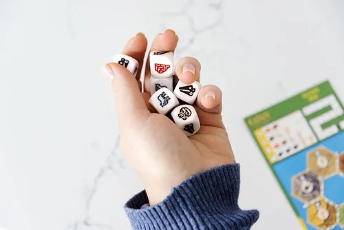 Vista 10 de Juego de dados CATAN - ¡Diversión portátil para aventuras en movimiento! Juego de estrategia, juego familiar para niños y adultos, a partir de 7