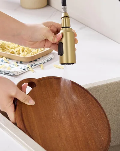 Vista 6 de Cabezal rociador desplegable para fregadero de cocina, repuesto con 15 adaptadores, boquilla rociadora de grifo extraíble de 3 funciones, oro Oro