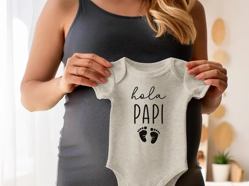 Vista 2 de Pineapple Pancake Kids Hola Papi - Body para bebé con anuncio de embarazo en español, sorpresa para nuevo papá