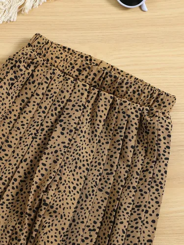 Vista 4 de SOLY HUX Conjunto de dos piezas para niña, camiseta de manga corta, camiseta gráfica y pantalones de pierna ancha plisados de dálmata, estampado