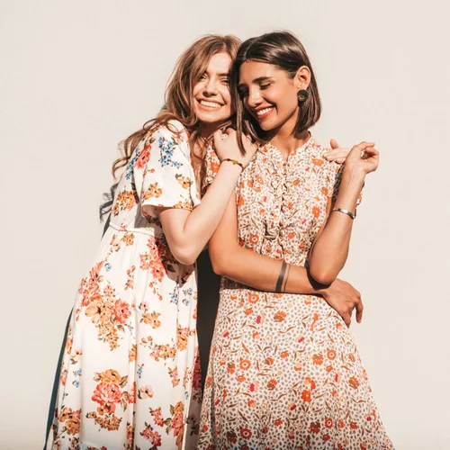 Vista 5 de Pulsera de amistad de 5 piezas para adolescentes y mujeres colgante de corazón impermeable bonito regalo para ser querido perfecto - pulseras