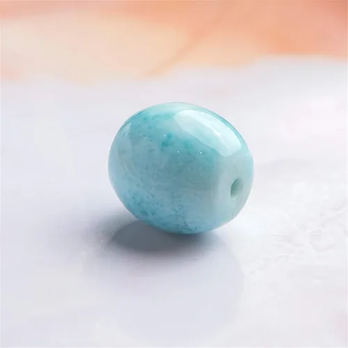 Vista 2 de Collar con colgante de cristal natural de larimar con piedras preciosas redondas