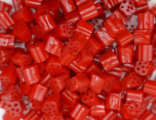Vista 3 de Bocados de regaliz de cereza – 1 libra de masticables frescos y deliciosos masticables de regaliz rojo (paquete de 2)