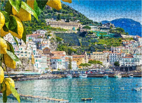 Vista 8 de MyPuzzle Vista panorámica del hermoso Amalfi en colinas que conducen a la costa, Campania, Italia - Rompecabezas de 100 piezas premium para adultos
