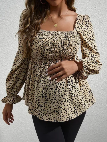 Vista 4 de OYOANGLE Blusa de maternidad estampada con cuello cuadrado y volantes de manga larga abombada para el trabajo