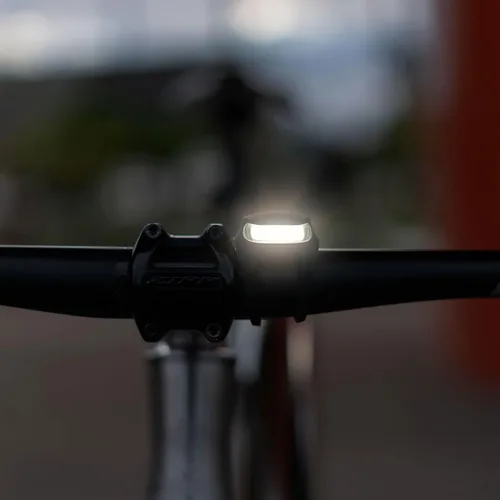 Vista 5 de Knog Frog Front Bike Light - Iconic Bicycle Light Reborn with Bright 40 Lumen LED Output, 9 Light Modes, Flexible Mount, USB-C Rechargeable, 20g