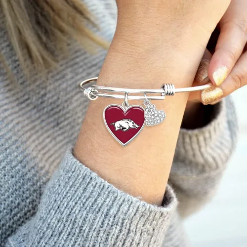 Vista 2 de Arkansas Razorbacks Amara Crystal Heart Brazalete de plata ajustable Joyería Regalo UA, Sin gemas.