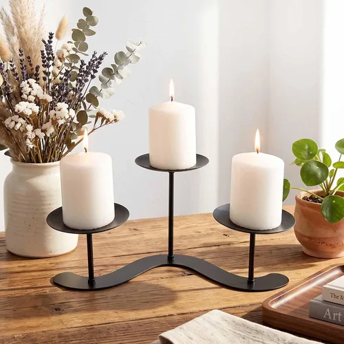 Vista 2 de Candelabro de hierro de 3 brazos - 10 pulgadas ondulado para velas de pilar Candelabro negro 3