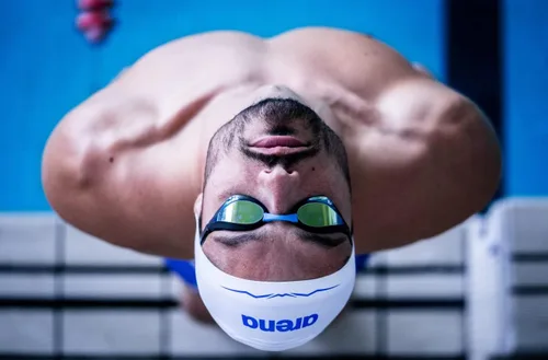 Vista 6 de Arena Gafas de natación de carreras unisex Cobra Core Swipe antivaho para hombres y mujeres con lente de policarbonato con espejo/sin espejo