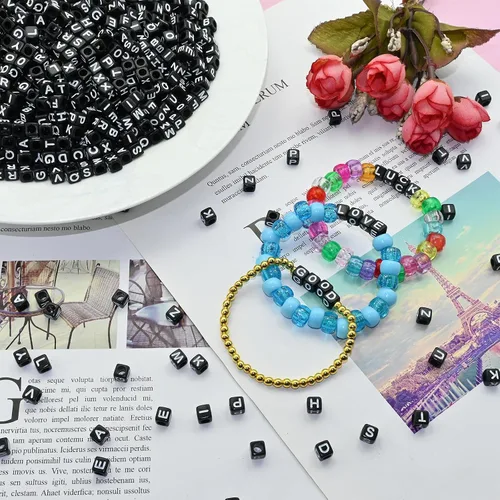 Vista 3 de Looconi 800 cuentas de letras negras cuadradas de 0.236 in de acrílico para hacer joyas DIY collar pulsera