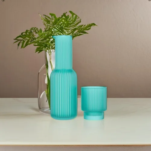 Vista 6 de American Atelier Juego de 2 jarras de agua de vidrio acanalado de 30 onzas con vaso, juego de 2 – boquilla fácil de verter de 10 pulgadas, taza