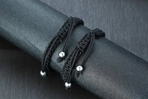 Vista 3 de Pulsera de macramé personalizada hecha a mano con estilo de cuerda trenzada para mi hijo, siempre recuerda que eres más valiente, pulsera