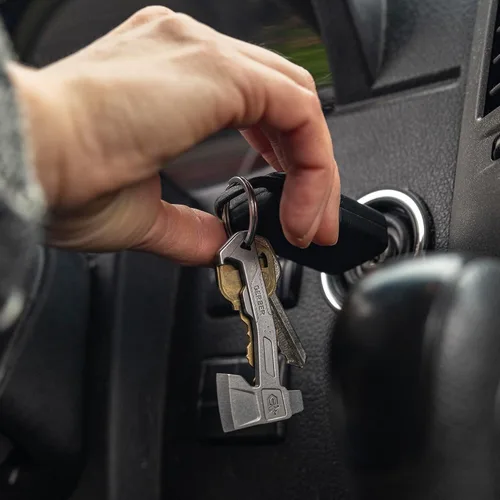 Vista 9 de Gerber Gear Llavero Hacha Multiherramienta 3 en 1, Se Engancha al Bolsillo o Llavero con Abrebotellas, Destornillador de Cabeza Plana, Abridor