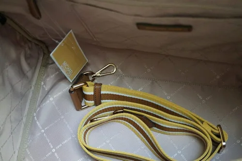 Vista 5 de Michael Kors Signature - Bolsa de viaje de PVC color marrón
