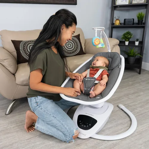 Vista 2 de Baby Trend NuMotion Infinity Swing - 5 modos de movimiento, control de pantalla táctil, control remoto, multiposición reclinable, juguetes colgantes