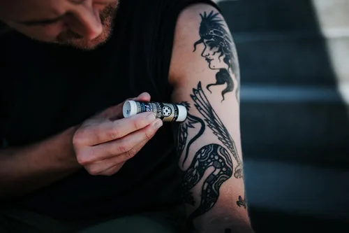 Vista 8 de Saniderm Tattoo Aftercare Balm PLUS+ – Pequeño (0.6 oz) – Sin petróleo, hidratante orgánico para tatuajes infundido con plata coloidal, aceite