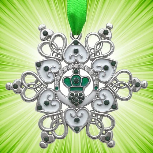 Vista 6 de Adorno de Navidad irlandés – Claddagh – Copo de nieve irlandés – Filigrana de metal y joyas – Bolsa de almacenamiento de regalo incluida mide 3 x 3