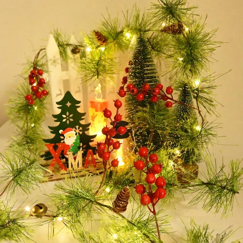 Vista 6 de Guirnaldas de Navidad ChiRee de 2.00 m con 30 luces LED, guirnaldas de pino ahumado con luces, funciona con pilas, guirnalda de conos de pino