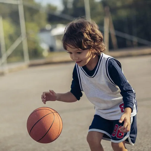 Vista 4 de 24 mini pelotas de baloncesto de 5 pulgadas, pelota de baloncesto pequeña con bomba para niños y adultos, pelota de baloncesto inflable de goma
