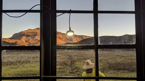 Vista 7 de Voltaic Systems Luz LED USB de emergencia - impermeable, niveles de brillo regulables y control táctil, para camping, patio, cobertizo