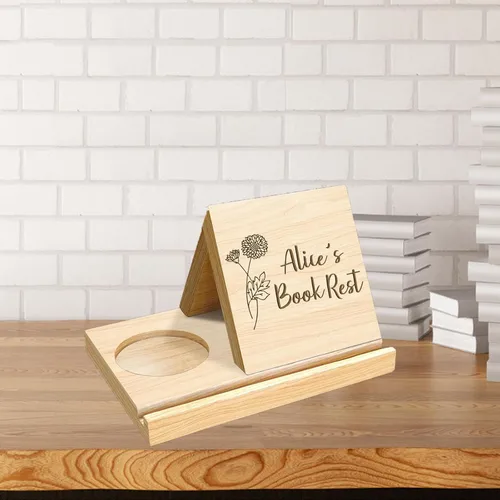 Vista 5 de Soporte triangular de madera personalizado para libros de escritorio personalizado para reposar páginas, texto grabado, estantería de roble sólido