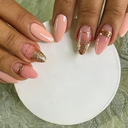 Vista 7 de TBRZTR Uñas postizas cortas ovaladas a presión de almendra, uñas postizas acrílicas artificiales con diseños de llama dorada, 24 piezas de cobertura