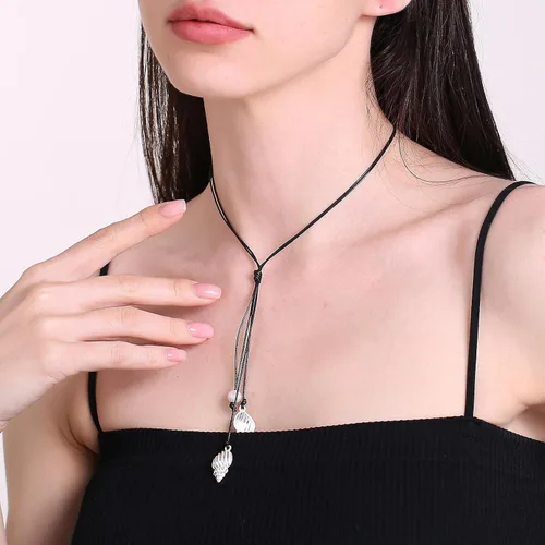 Vista 3 de Winssigma Collar bohemio de concha de caracola, hecho a mano, cordón negro, dije de concha de mar, gargantilla de playa, joyería de océano, regalo