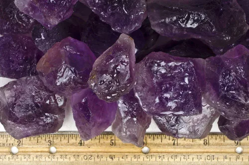 Vista 3 de Fantasia Materiales: 2 libras Amatista Grado 1 Piedras ásperas de trozos grandes de Brasil Trozos de amatista - Grado 1