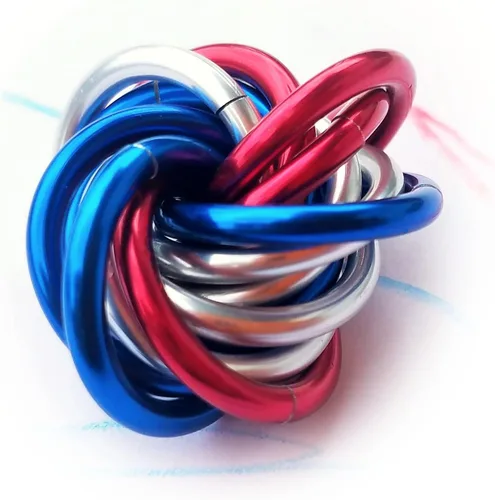 Vista 20 de Bola Fidget Möbii (MultiColor): Herramienta de juguete silenciosa para aliviar el estrés, ansiedad y estimular el ADHD para el hogar, viajes Cromo