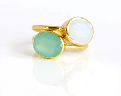 Vista 56 de Oval Birthstone Ring Bezel Set in Vermeil Gold, Sterling Silver, or Rose Gold, Stacking Birthstone Ring [rOMB]
