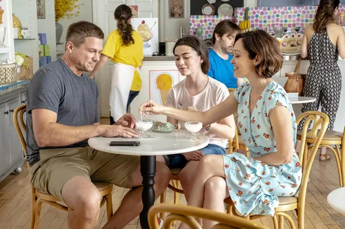 Vista 4 de Hallmark 2-Movie Collection Sweet Pecan Summer & Season For Love