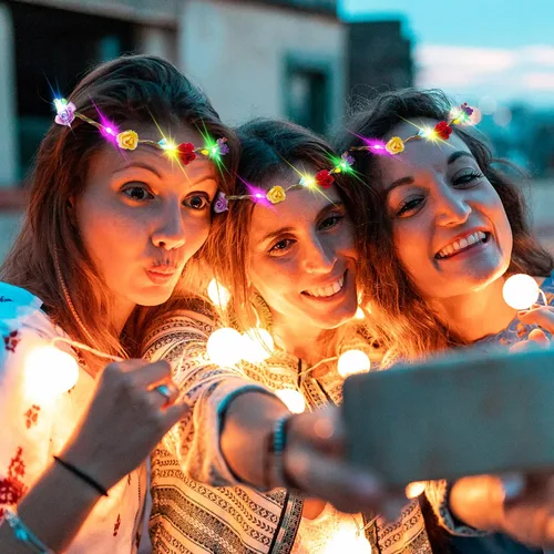 Vista 5 de PTHTECHUS Paquete de 12 diademas de flores LED, corona de Halloween que brilla en la oscuridad, suministros de fiesta, tocado de corona para hombres