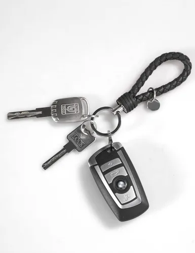 Vista 4 de BHEGVEN Llavero de cuero genuino para hombres y mujeres, llaveros de acero inoxidable, con caja de regalo