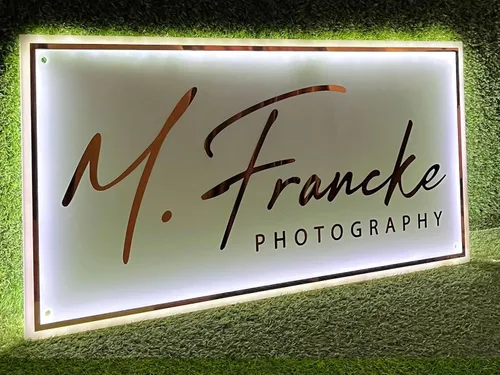 Vista 5 de Letrero LED con logotipo personalizado, letrero acrílico personalizado, letreros de negocios personalizados Logotipo de negocio personalizado
